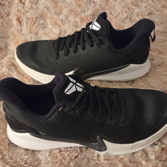 Nike - Picture 3 of 8